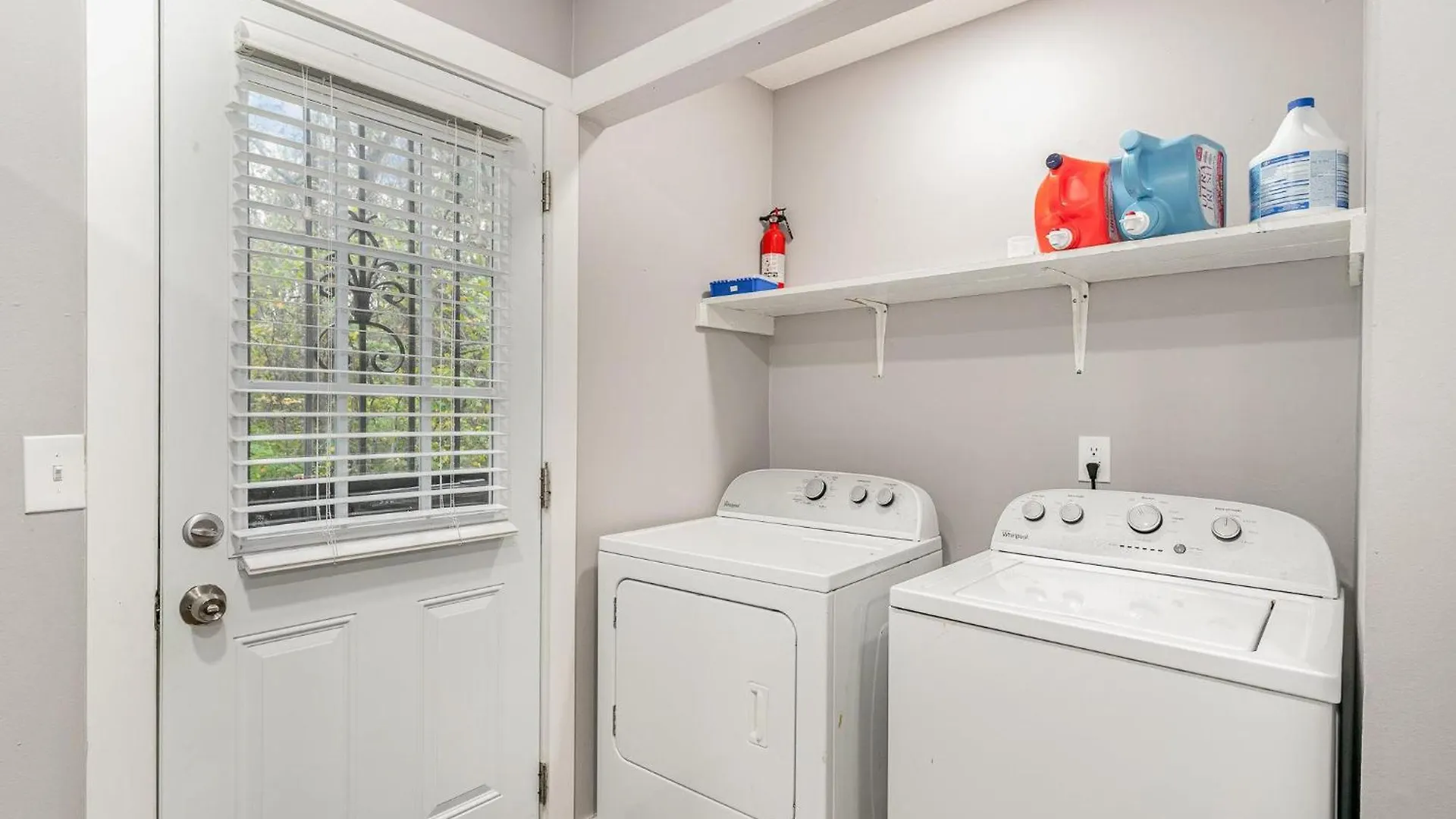 South Wing - 2 Units - 4 Bedrooms - Mins To Zoo Nashville Holiday home