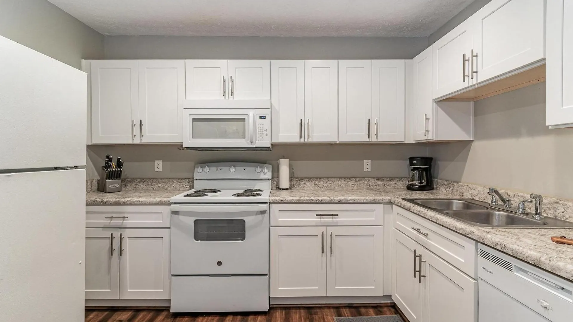 South Wing - 2 Units - 4 Bedrooms - Mins To Zoo Nashville