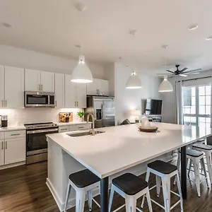  Holiday home Brand New 4 Bedroom 4bath Townhome With Amazing Rooftop!