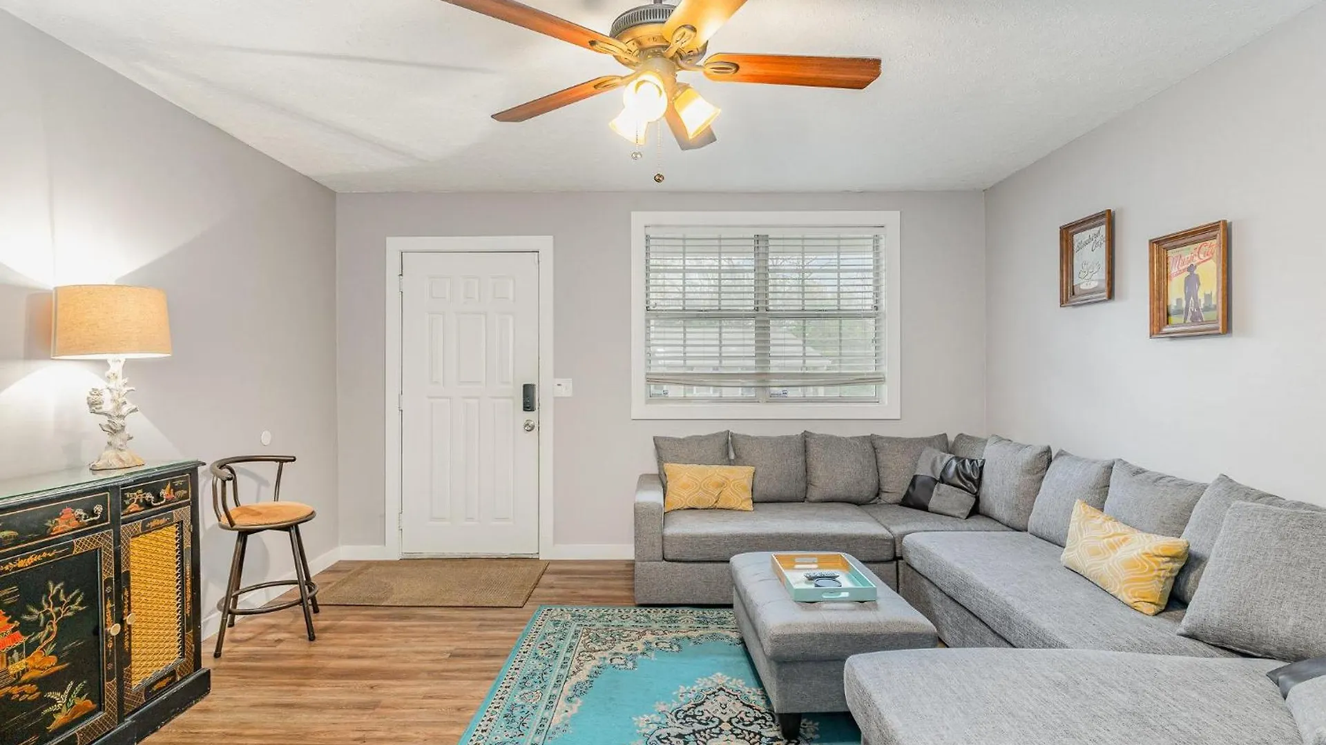 South Wing - 2 Units - 4 Bedrooms - Mins To Zoo Nashville Holiday home