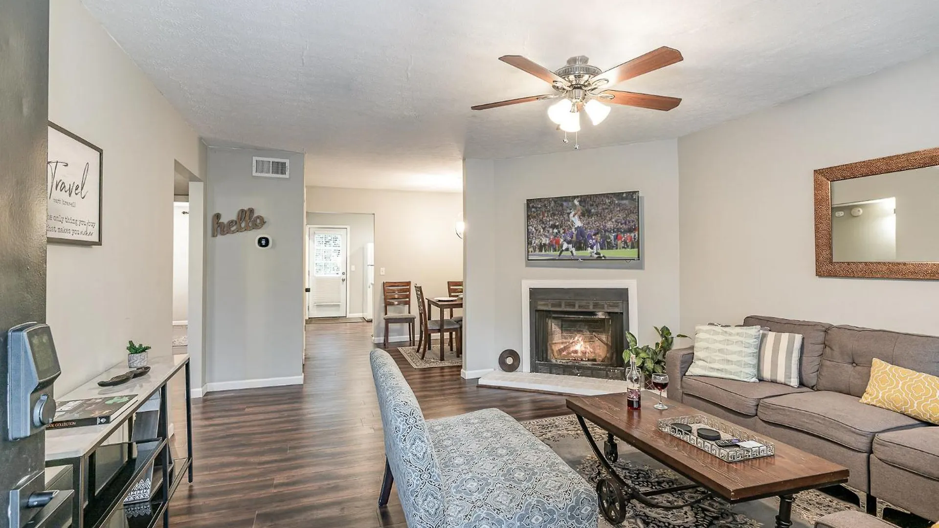 South Wing - 2 Units - 4 Bedrooms - Mins To Zoo Nashville Holiday home